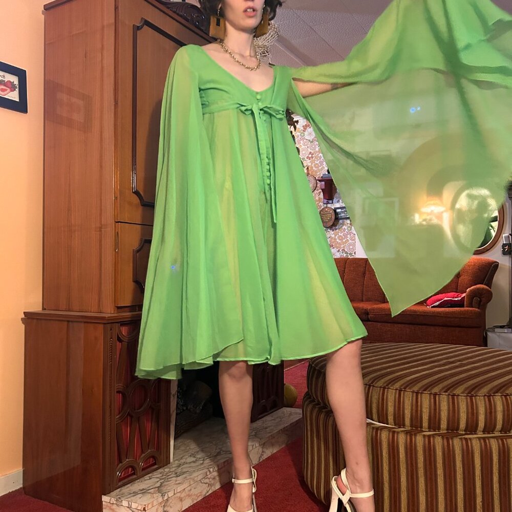 Nina Ricci 1960s neon green chiffon babydoll butterfly bellsleeve mini night gow - Picture 6 of 13